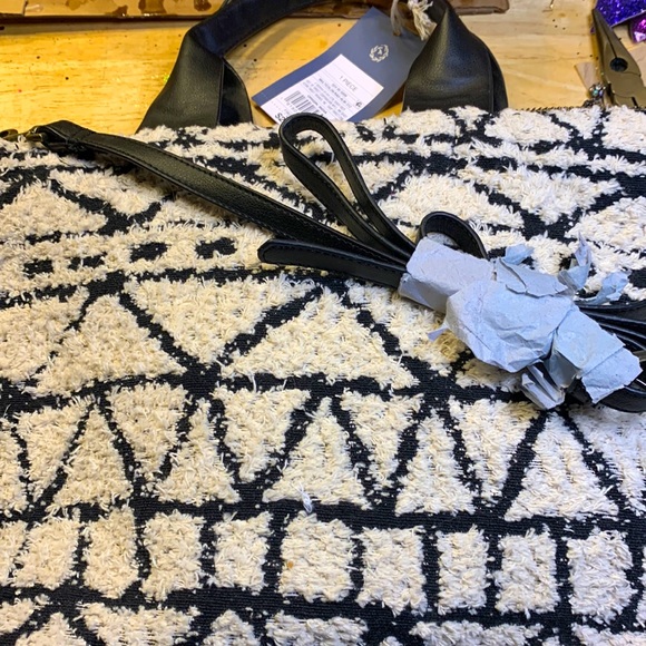 Universal Thread handbag. New with tags. Black and white - Picture 1 of 4